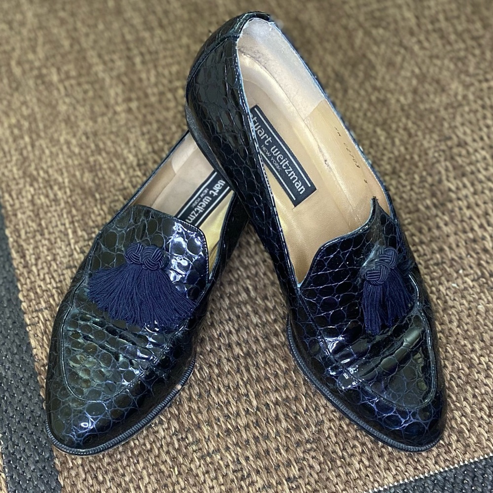 VINTAGE 1980s Stuart Weitzman glossy black leather croc tassel loafers